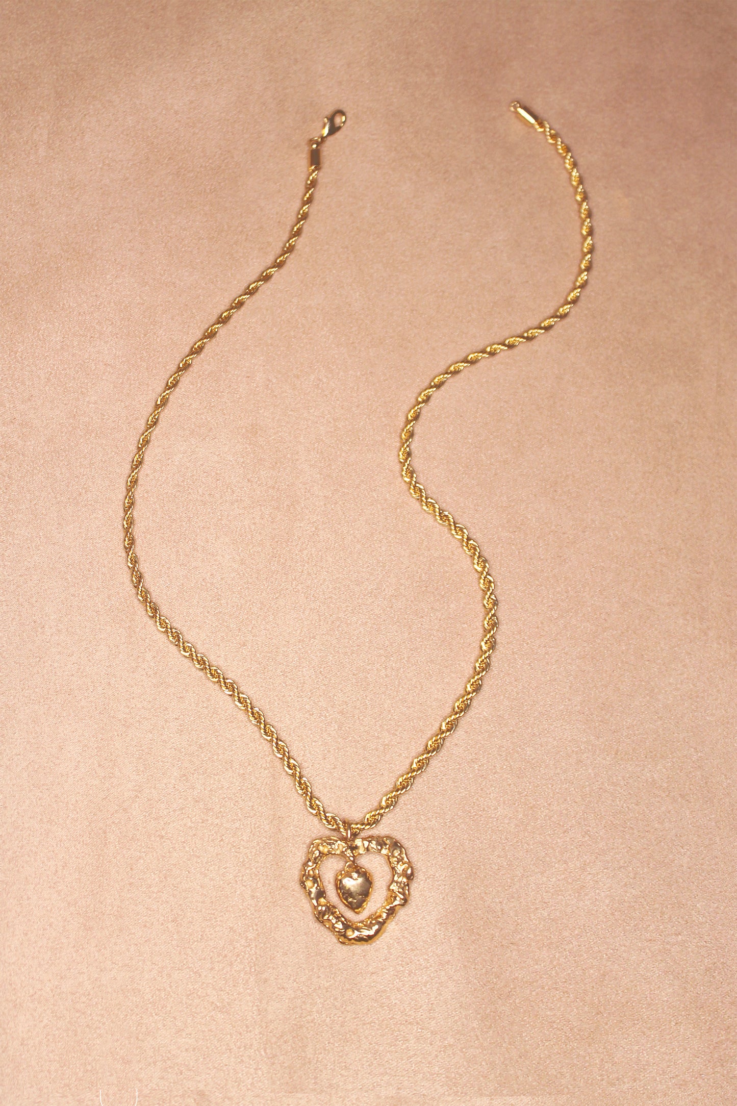 AMOUR NECKLACE
