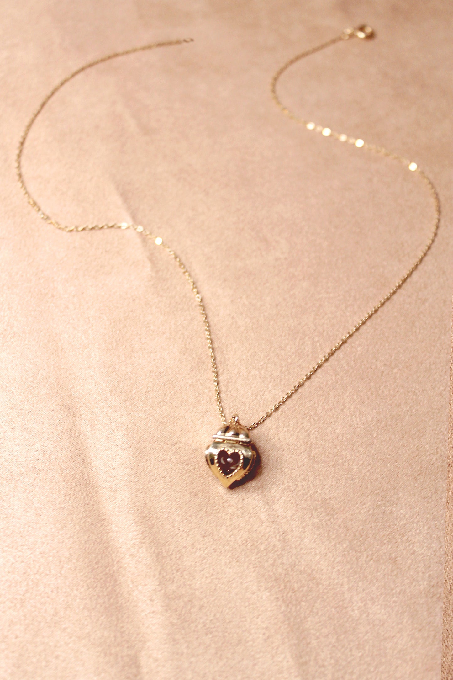 HIDDEN PEARL NECKLACE