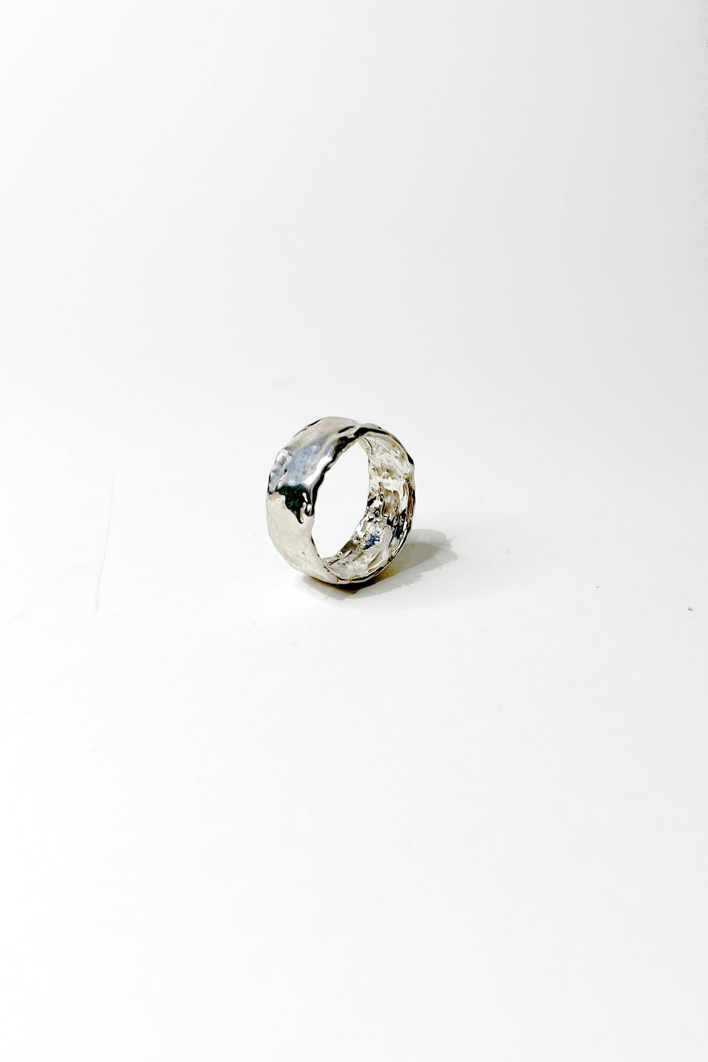 TEXTURED TIDAL RING