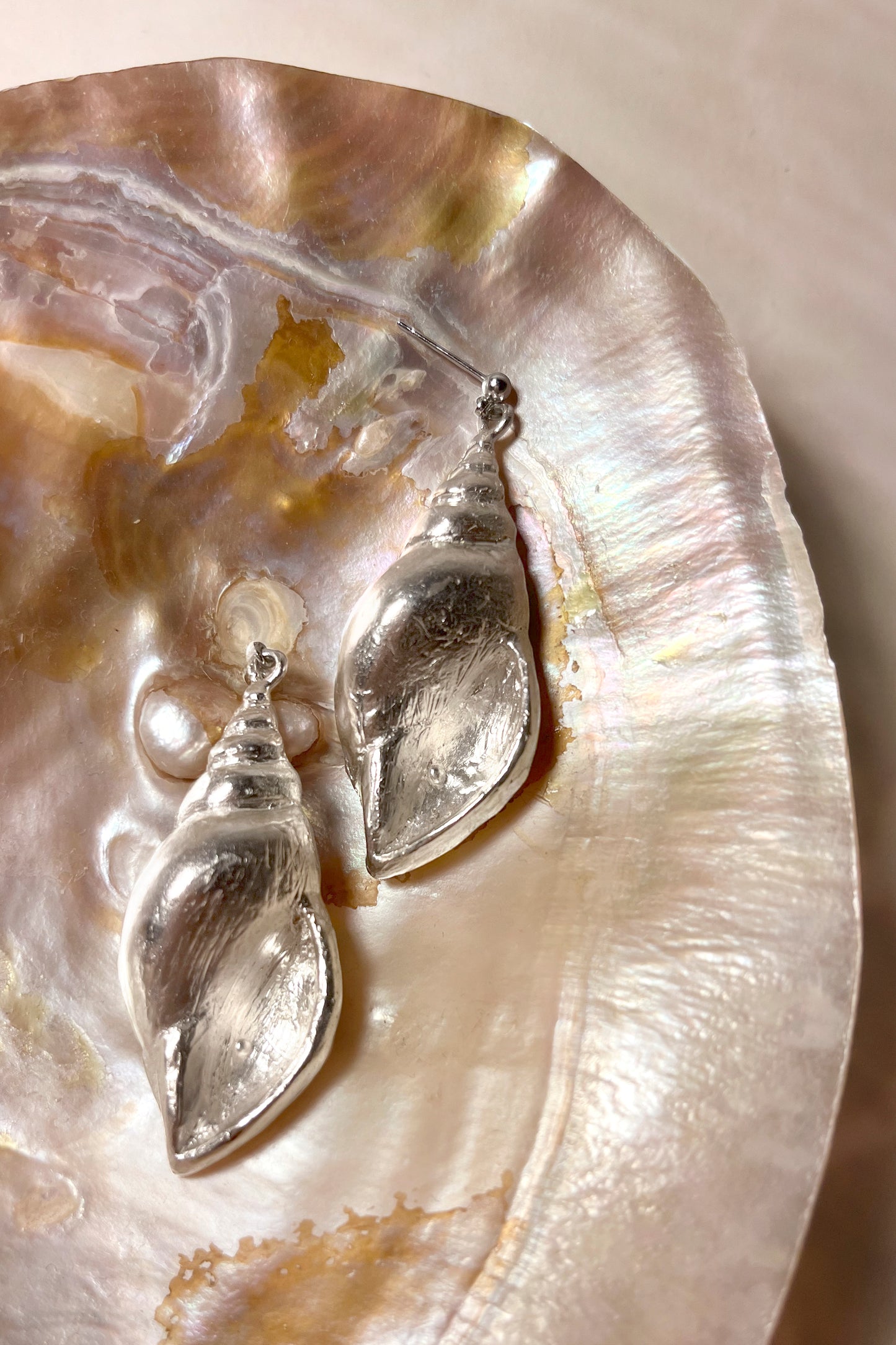 XL SEASHELL EARRINGS