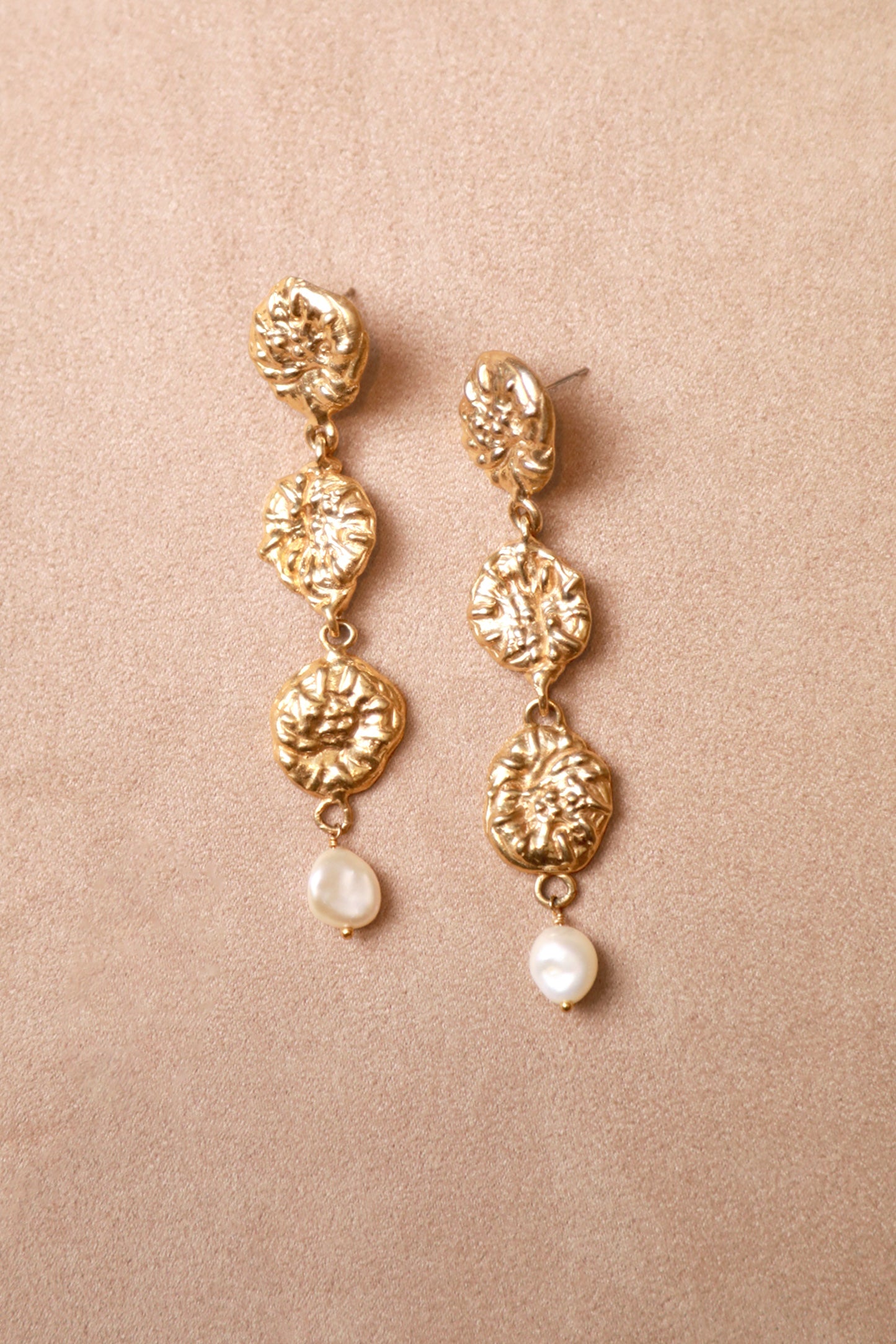 TIER DROP PEARL EARRINGS