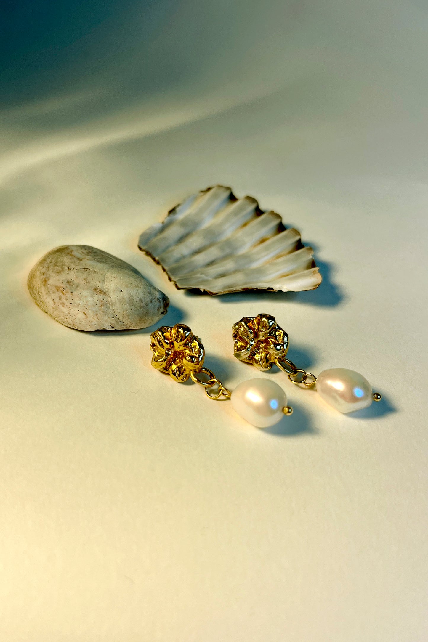 ROSE PEARL EARRING