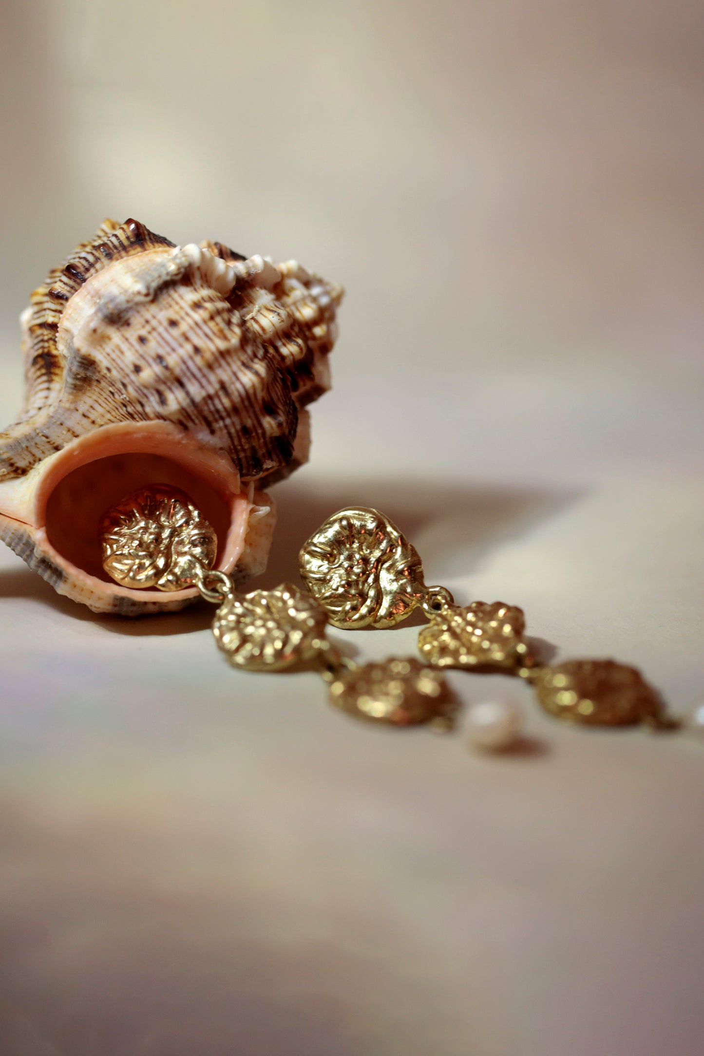 TIER DROP PEARL EARRINGS