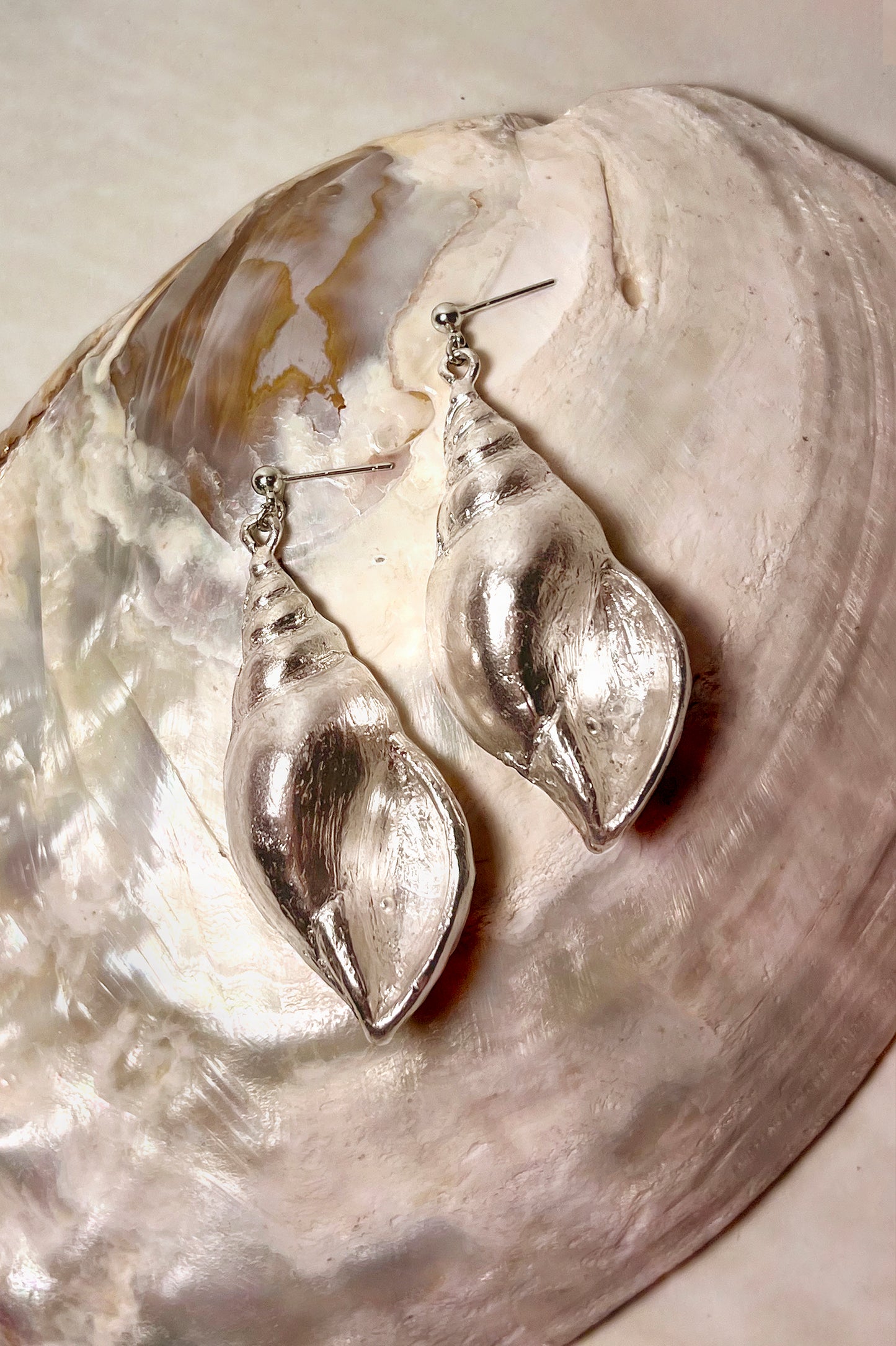 XL SEASHELL EARRINGS